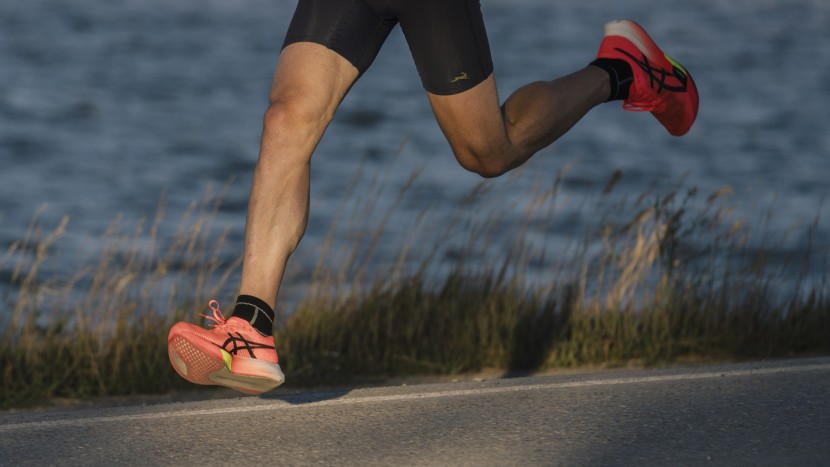 asics metaspeed sky paris - here you can see the shape of the shoe. while narrow through the...