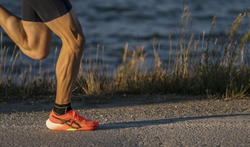 running shoes men - the metaspeed sky has a decently wide landing platform - for a...