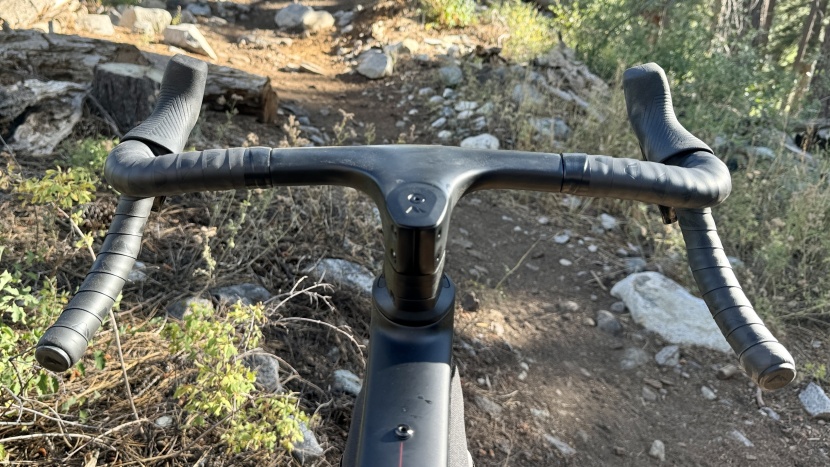 canyon grail cf sl 7 axs - wide, flared drops help you traingulate your upper body mass behind...