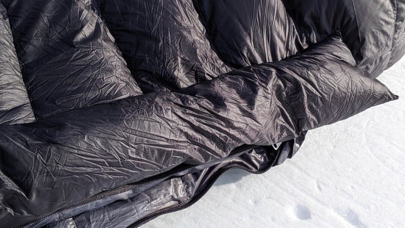 western mountaineering kodiak mf - an additional baffle blocks drafts along the length of the zipper.