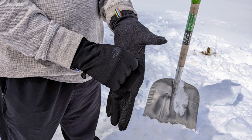 layering mid-weight gloves, like the north face etip recycled shown...