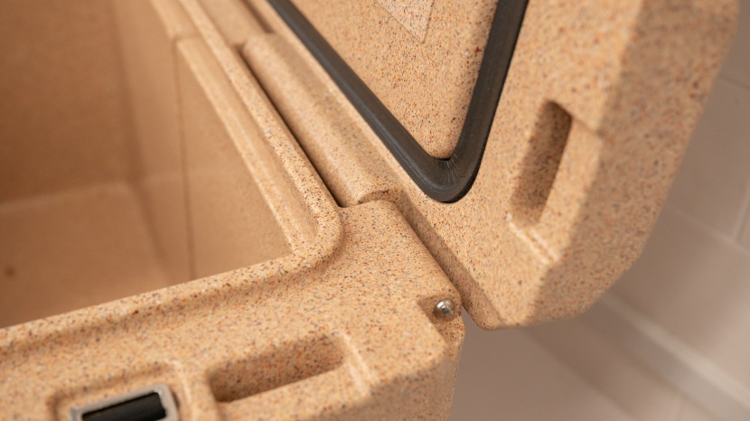 canyon outfitter 55 v2 - the aluminum hinges on the canyon 55 feel strong and look heavy-duty.