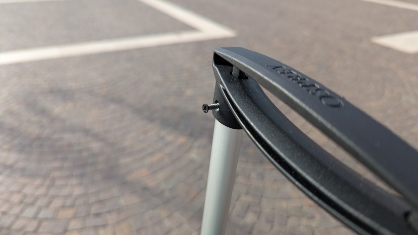 osprey sojourn shuttle 100l - the status of our handle screw after just a 10 minute ride on cobble...