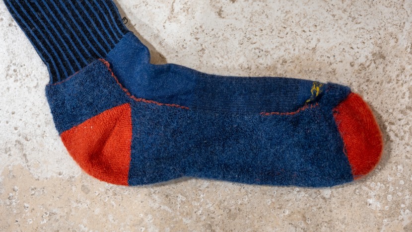 socks mens - the padded bottom of the darn tough socks wrap from toe to heel.