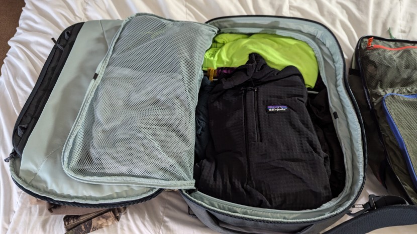 thule subterra 2 convertible - the thule has a sub-divided main compartment, mesh organization...