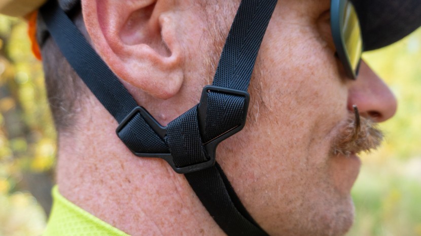 poc ventral air mips - the y-strap under the ear won&#039;t slip, but it&#039;s not easy to tweak...