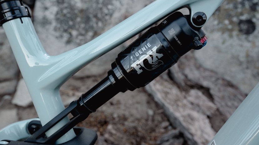 specialized stumpjumper 15 comp - co-developed by specialized and fox, the genie pilots the magic...