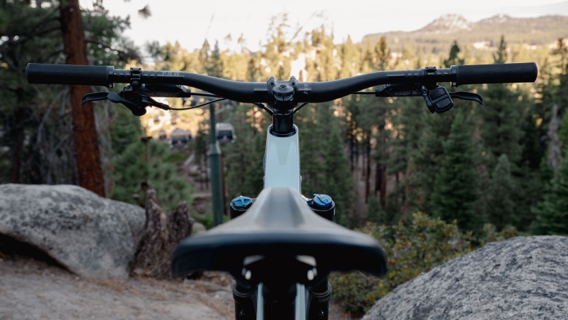 specialized did a great job with clean lines and a solid-feeling...