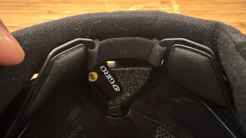 ski helmet - the giro auto loc 2 fitting system utilizes an elastic tab to...