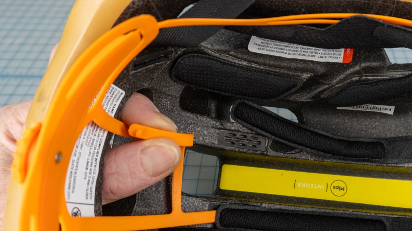 poc ventral air mips - with a little hunting, we found that the headband can be adjusted in...