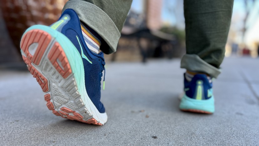 hoka arahi 7 for women - on all surfaces, the hoka arahi 7 did well in terms of traction.