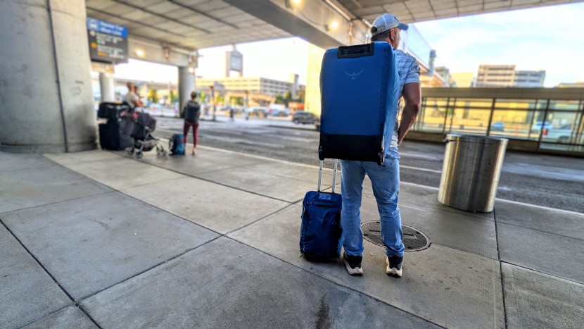 osprey daylite wheeled duffel 40 - just arrived in boston. carrying the massive daylite wheeled duffle...