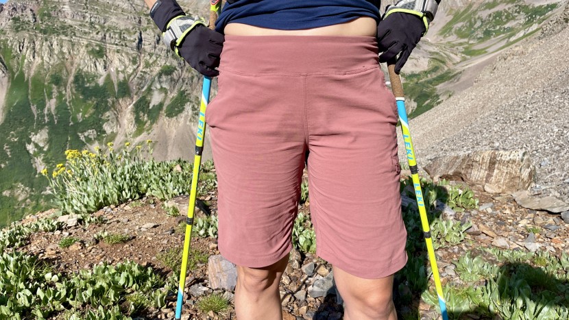 hiking shorts womens - the stretchy waistband on the dynama bermudas from mountain hardwear...