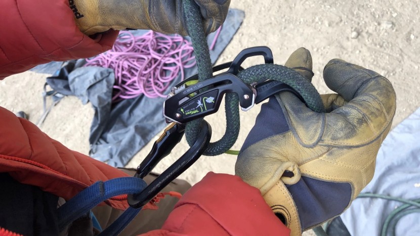 edelrid giga jul - feeding slack in assisted-braking mode with the giga jul requires a...