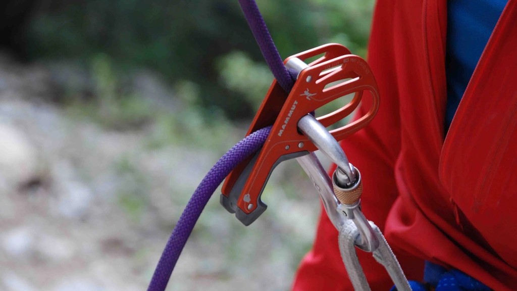 belay device - the "passive" mammut smart 2.0 - this device creates a pinch on the...