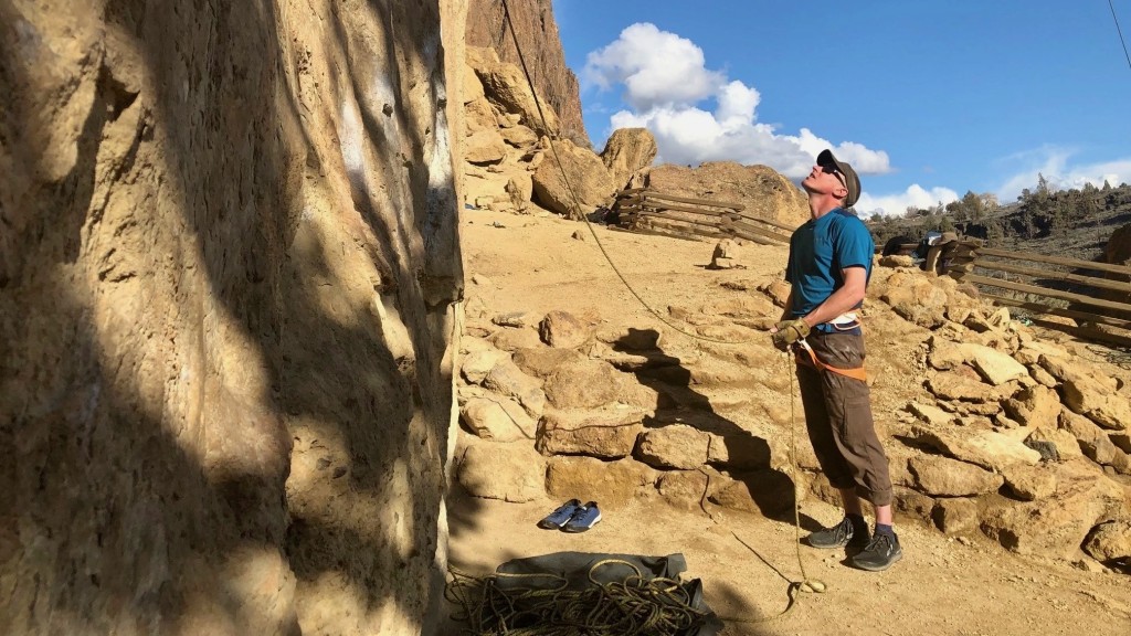 belay device - belaying with the clickup+ on a peaceful afternoon in the sun at...