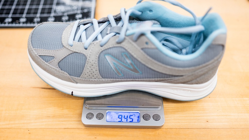 new balance 877 v1- women&#039;s - the new balance 877 v1 weighs 9.45 ounces per us size 6.5.