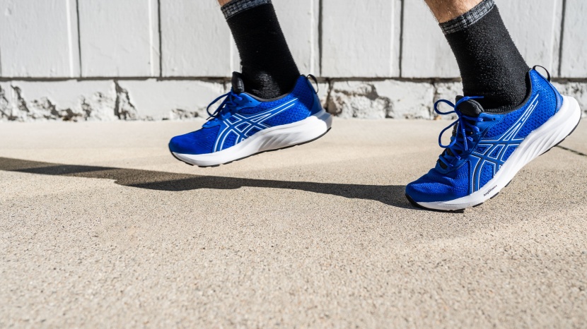 asics gel-contend 9 - the gel-contend 9 is a simple, old-school runnning shoe.