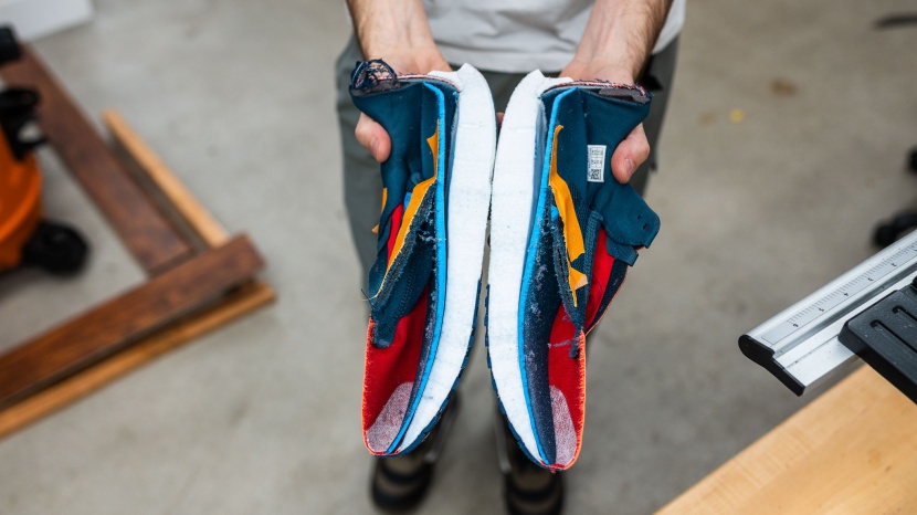 the saucony tempus 2 is a lightweight shoe we love.