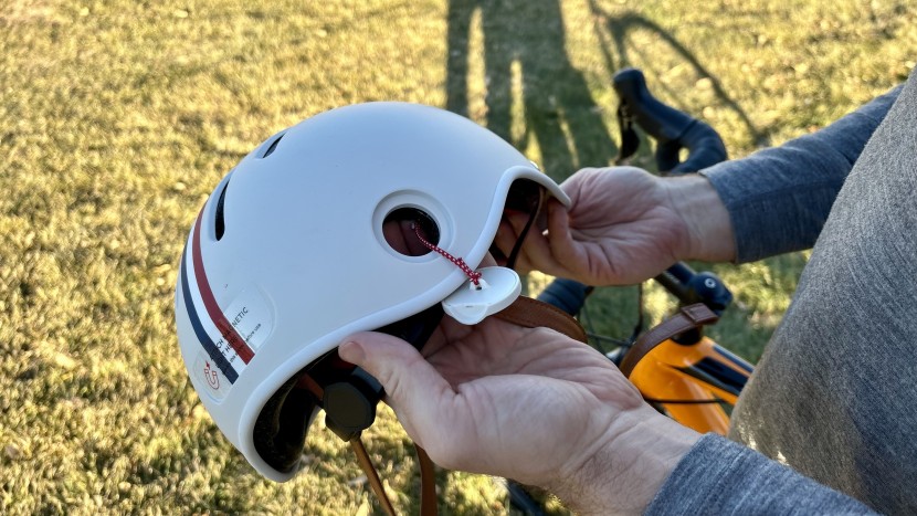 after slightly bumped, the poplock falls out of place.