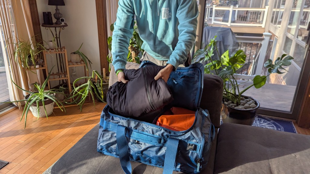 the north face base camp voyager duffel - the voyager is an all around duffel bag favorite thanks to easy...