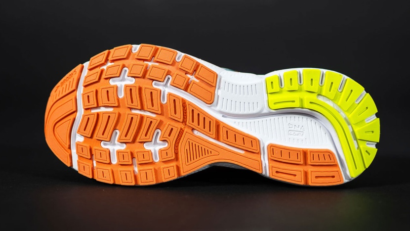 brooks trace 3 for women - for a road shoe, the sharp and varied edges of the lugs provide...