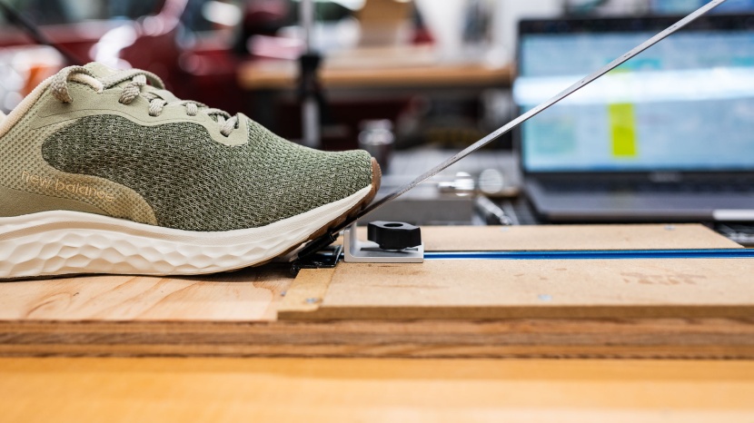 new balance fresh foam arishi for women - the arishi feels like a blend of two conflicting design philosophies...