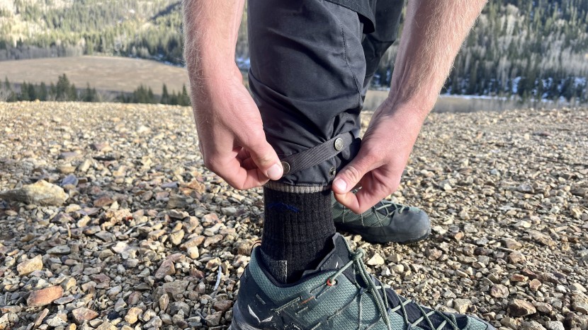 the cuffs on the fjallraven vidda pro can be tightened by a button...