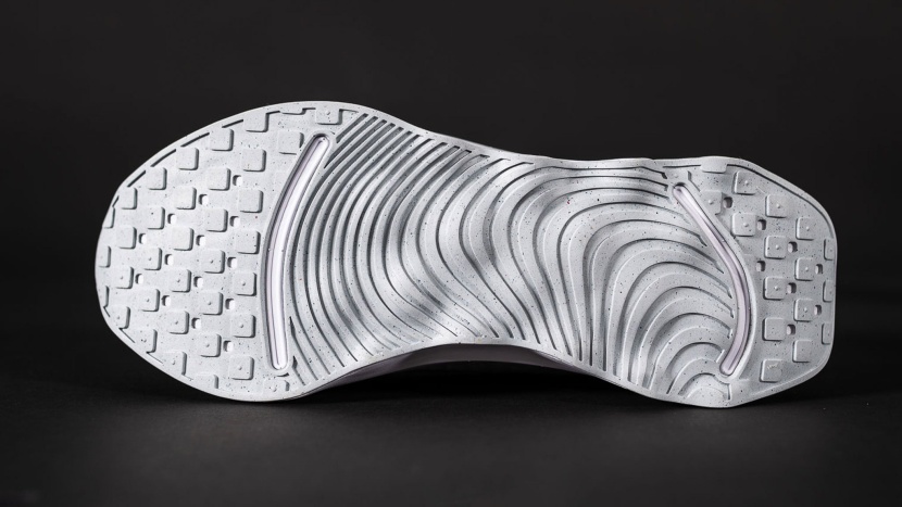nike motiva - the outsole has a combination of a checkered and wavy pattern.