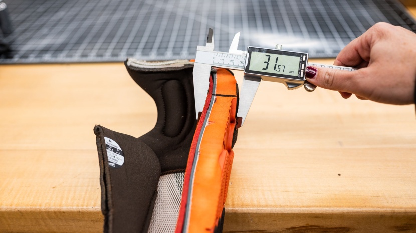 altra experience flow - with 31 millimeters of stack height, the altra experience flow is...