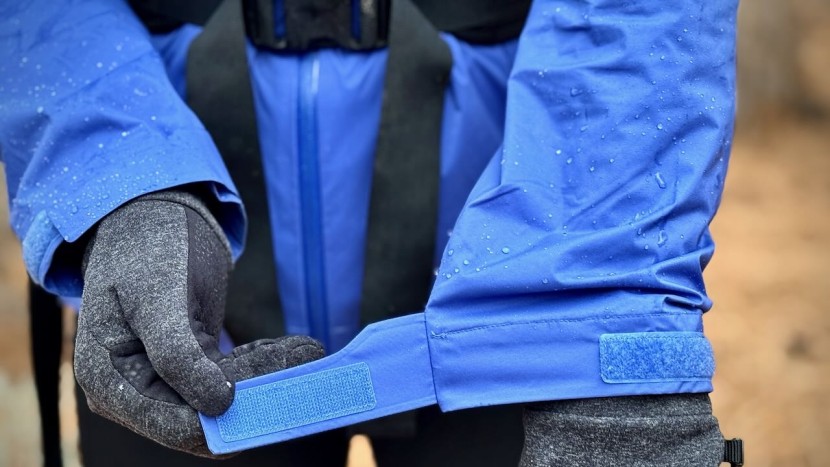 the long arm length and velcro wrist closures helped keep water from...