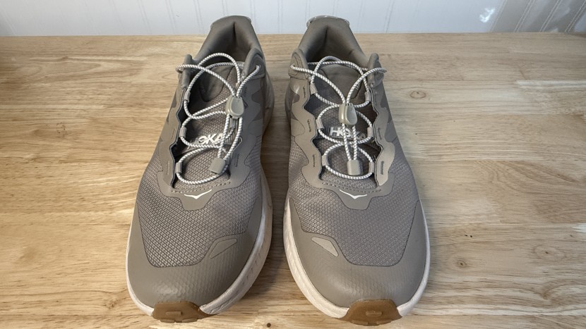 hoka transport - quick toggle laces are very convenient.