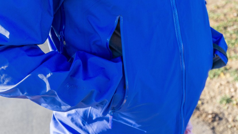 arc&#039;teryx beta sl - the more robust face fabric made for decent water resistance that...