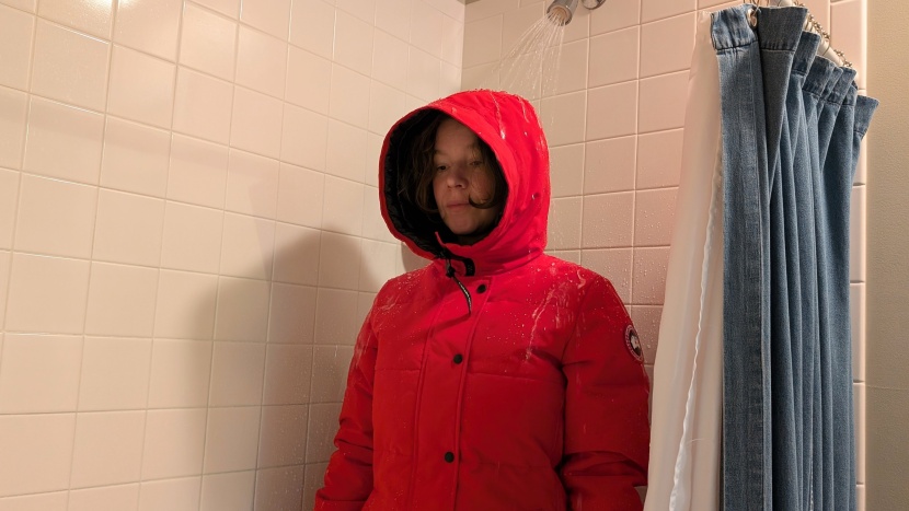 canada goose shelburne - thanks to that cavernous hood and a dwr finish, this jacket resists...