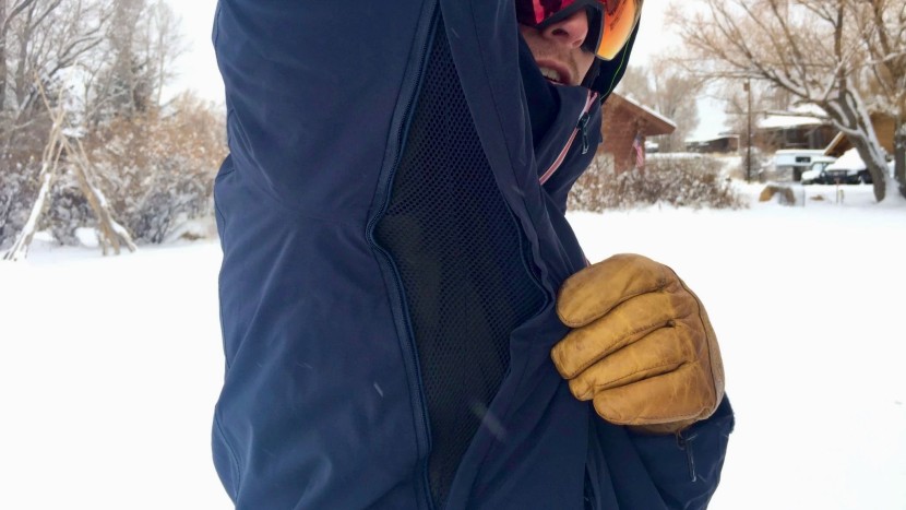 helly hansen alpha lifaloft - long vents with light mesh lining allow pretty good airflow and...