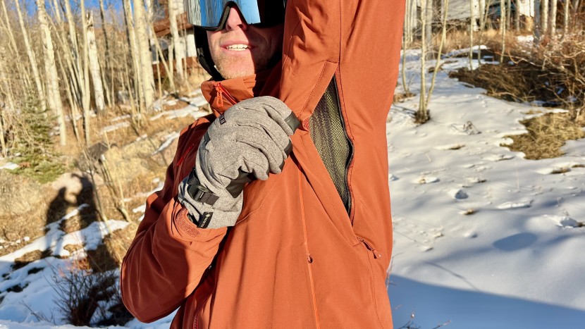 helly hansen alpha 4.0 - long armpit vents help ditch air on warmer days on the slopes.