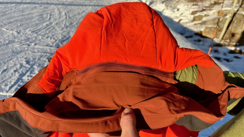 the hood is removable, adding versatility to the impressive helly...