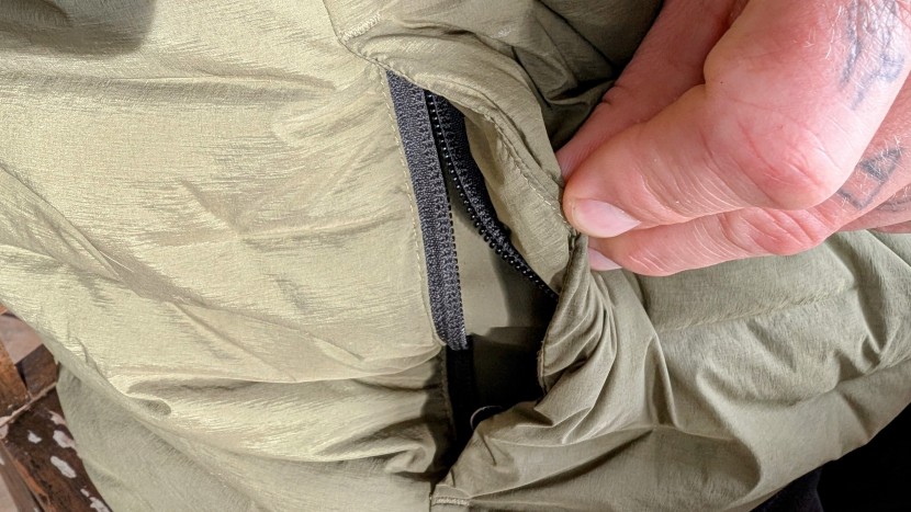 mountain hardwear stretchdown hoody - the hand warmer pockets have an extra layer of insulating material...