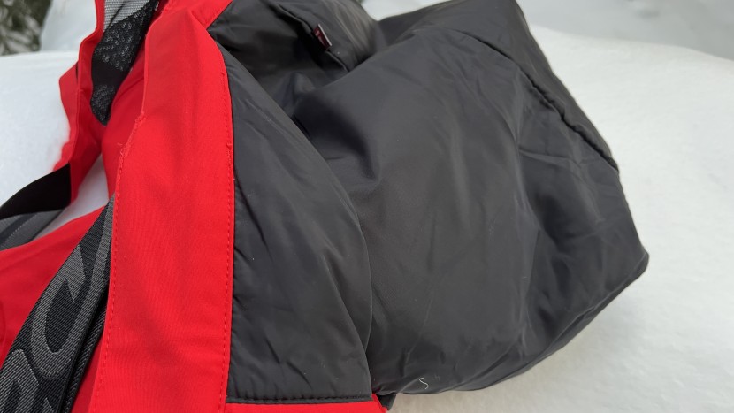 ski pants men - the spyder dare has plenty of insulation for frigid days of skiing.