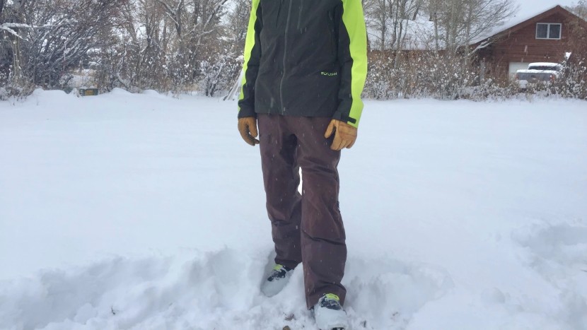 ski pants men - the loose and &quot;core&quot; style of flylow gear.