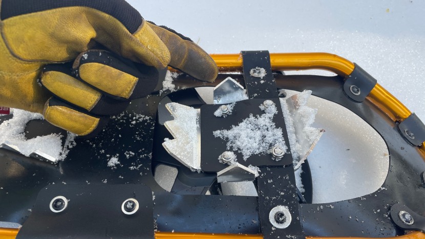goplus - these aluminum teeth on the side help this model grip the snow...