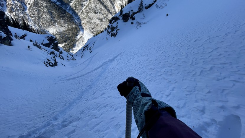 ready to descend in the dakine camino.