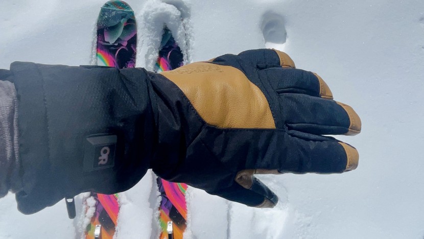 outdoor research prevail heated gore-tex for women - for extra cold days, we kept warm in the prevail gloves.