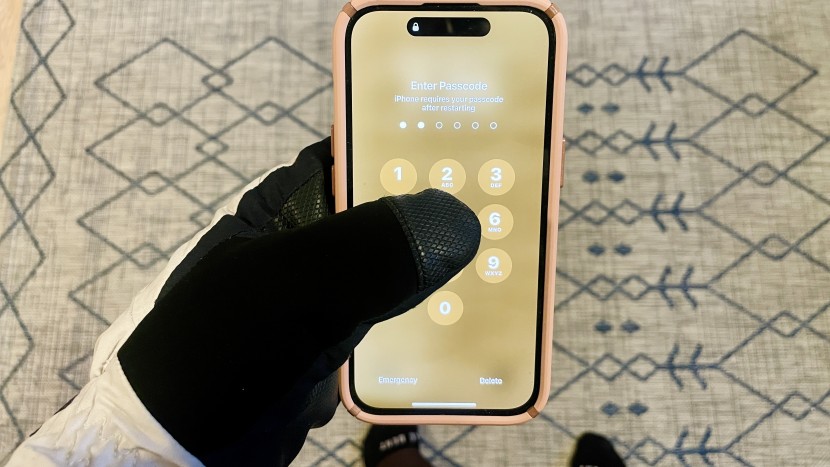 ski gloves womens - we tested the utility of all glove features, including touch screen...