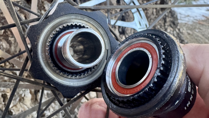 enve m6 wheelset - the ratchets are inside the hub to the left, and the free body on...