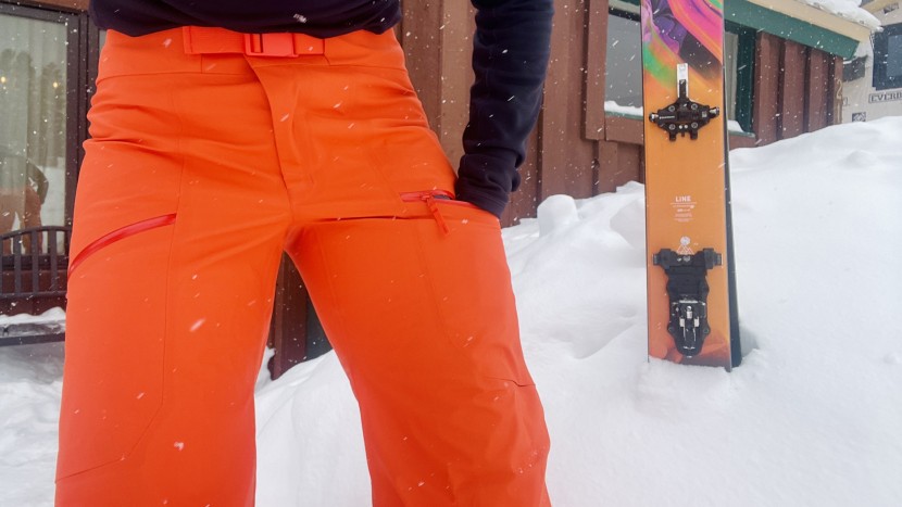 easily accessible thigh pockets.