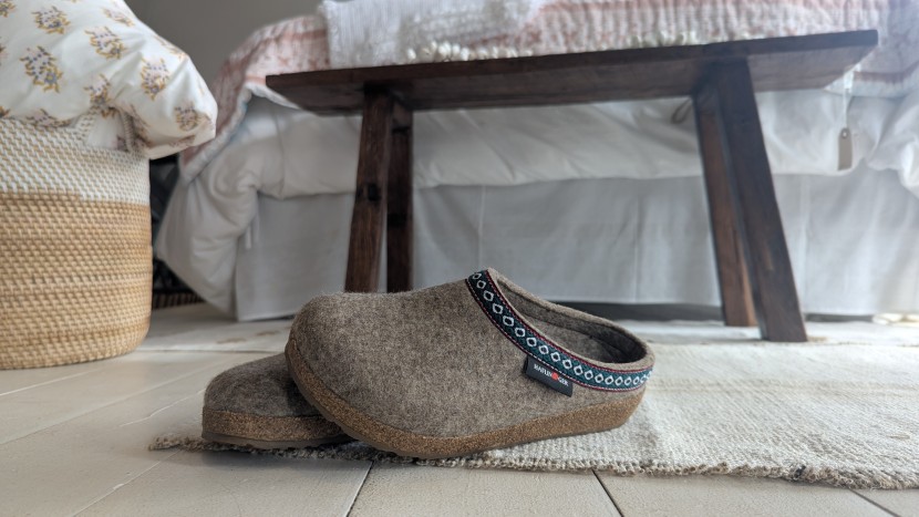 slippers womens - the felted material of the grizzly is ultra-soft, but not fleecy...