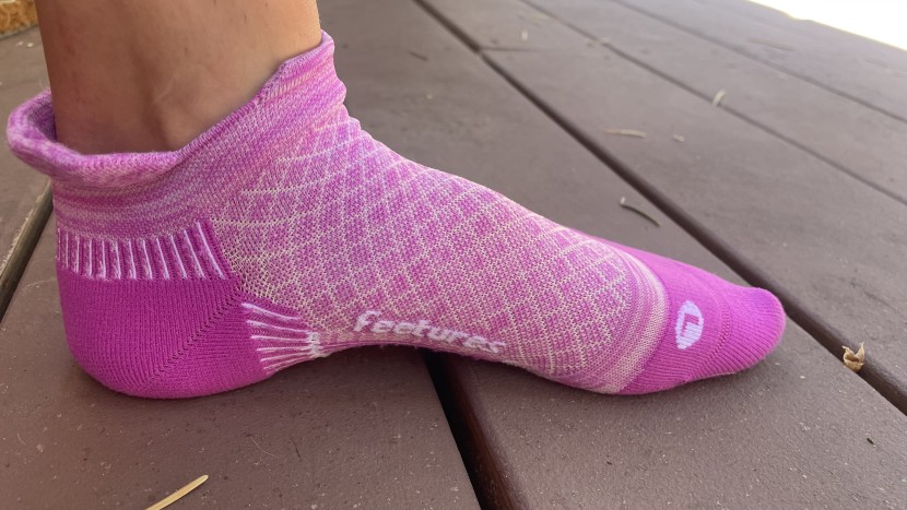 running socks - the  feetures plantar fasciitis relief light cushion no show tab is...