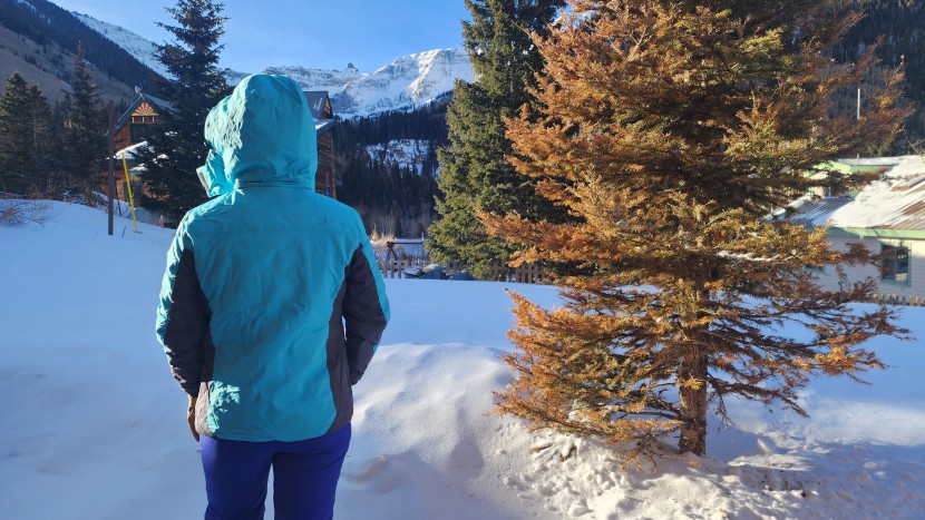 wantdo mountain hooded for women - the overly bulky and somewhat shapeless fit of the wantdo.