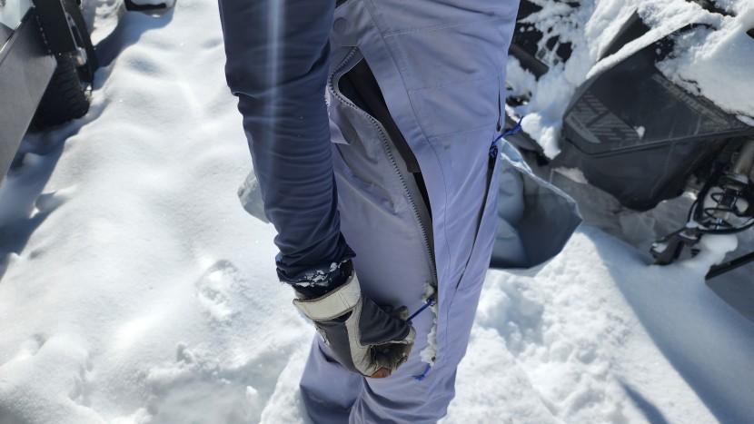 long and easily accessible side zip vents on the powderbound allow...